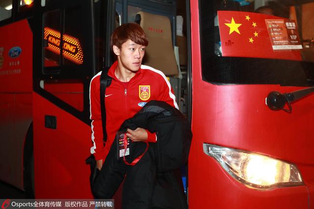 蓝羽：这一次聚焦当代的国安题材，你如何体现这种时代感和都市感呢？