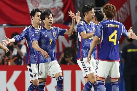 日前，片方再度曝光一批“白头神探”系列剧照。