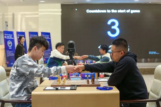 今日一并奉上，想必对每一位哈迷都有特殊的纪念意 “哈利·波特”新书曝概念图 神奇生物悉数亮相 2014-11-14 （Fenrir Greyback）、伏地魔的宠物蛇纳吉尼（Nagini）、摄魂怪（Dementors）等等，金妮的萌宠阿诺德也以“无毛”和“有毛”两个版本亮相。
