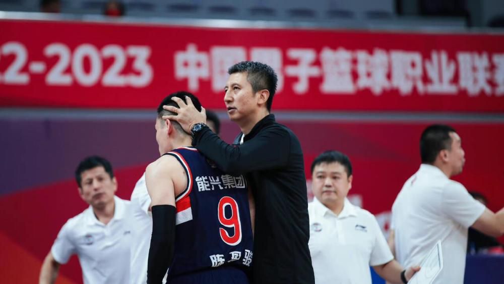 《一点就到家》日票房收589万，累计票房2.44亿，稳居榜单第三位。