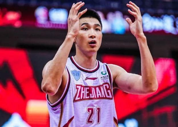 新《呼啸山庄》落户华纳 2024-10-25 布·艾洛蒂出演希斯克利夫，三人将合作拍摄艾米丽·勃朗特这部名著。
