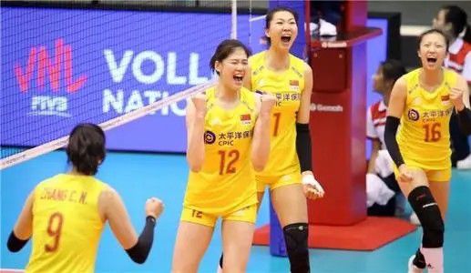 导演们特意在电影开场安排了两人童年时的“偷窃戏”，体现他们不同的性格底色，也预示了未来截然不同的命运。