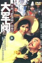 男主克里斯·海姆斯沃斯携爱妻亮相，女主安雅·泰勒-乔伊一席白色抹胸礼服，搭配高级珠宝璀璨亮 《疯狂的麦克斯4》前传曝海报 机械手安雅很狂野 2024-04-09 4月9日，电影《疯狂的麦克斯：狂暴女神》发布新海报，影片的两位主演克里斯·海姆斯沃斯和安雅·泰勒-乔伊占据C位，二人身后则是黄沙烈焰，造型也是狂野十足，尤其是戴着机械手、毛栗子发型的安雅更是令人眼前 安雅、锤哥携《疯狂的麦克斯》亮相电影产业大会 2024-04-10 当地时间4月9日，美国内华达州拉斯维加斯，克里斯·海姆斯沃斯和安雅·泰勒-乔伊现身2024电影产业博览会，宣传电影《疯狂的麦克斯：狂暴女神》。